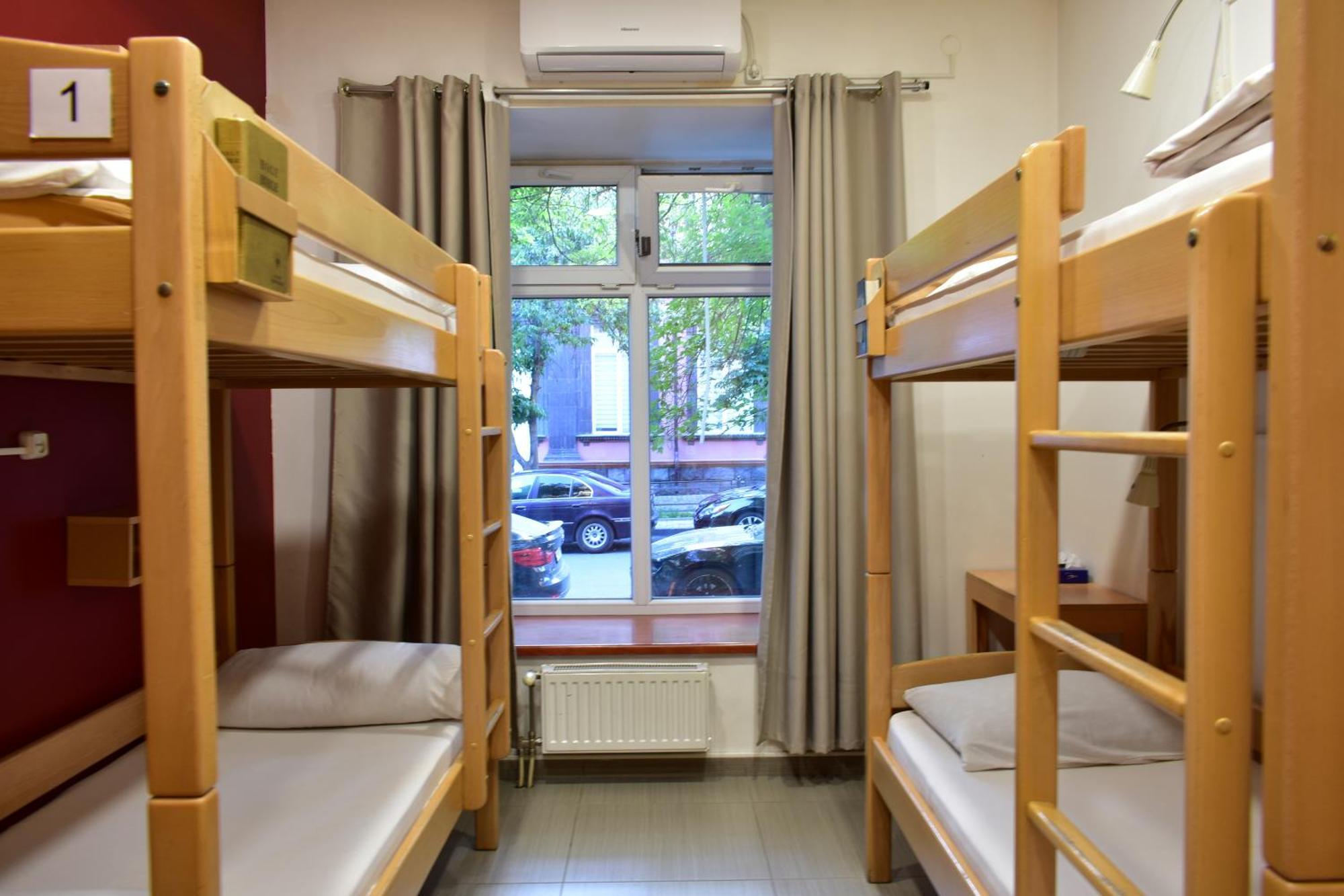 Envoy Hostel & Tours Erevan Esterno foto