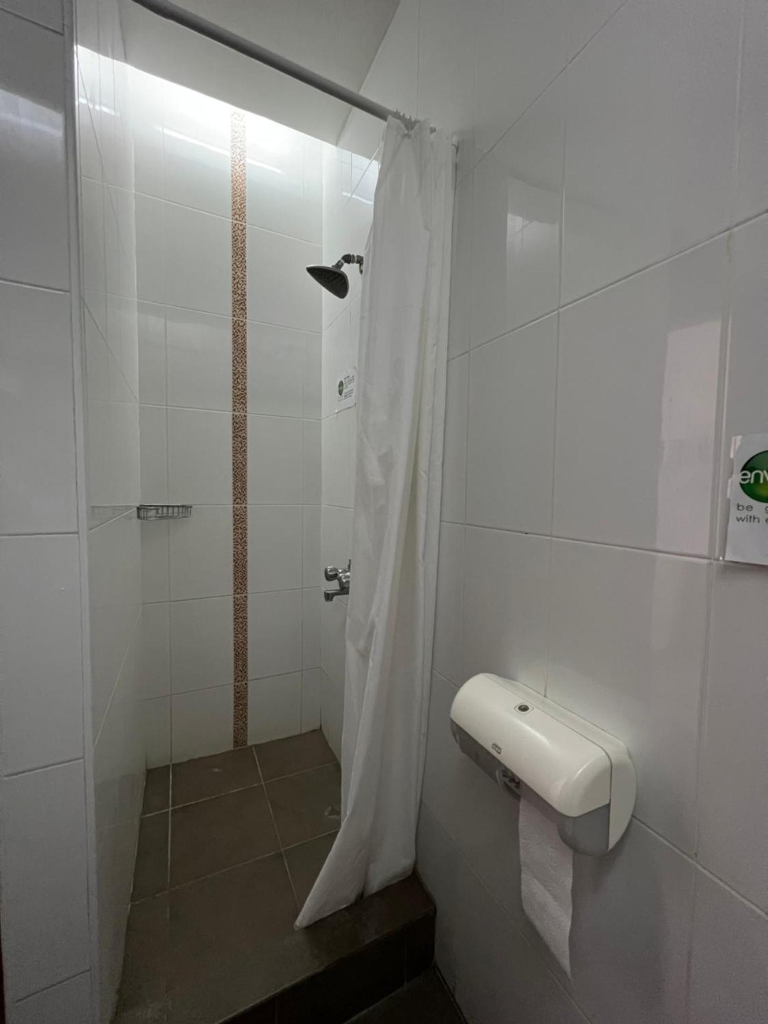 Envoy Hostel & Tours Erevan Esterno foto