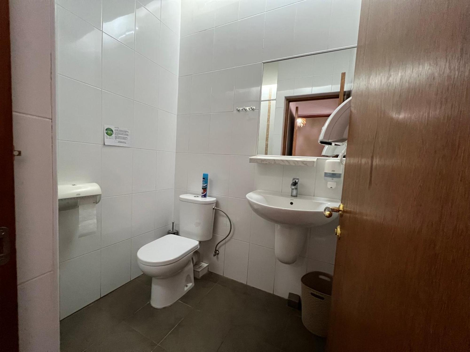 Envoy Hostel & Tours Erevan Esterno foto