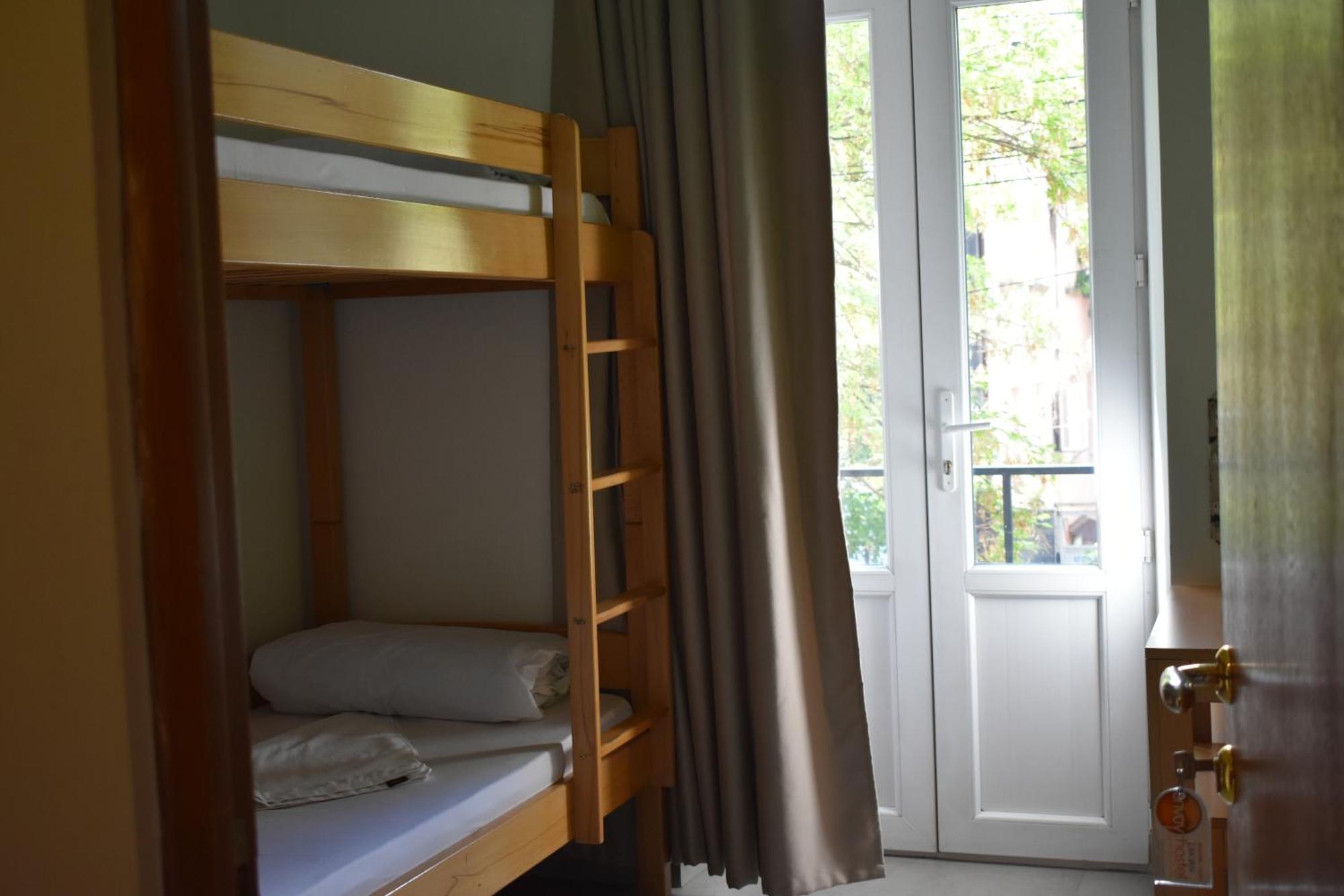 Envoy Hostel & Tours Erevan Esterno foto