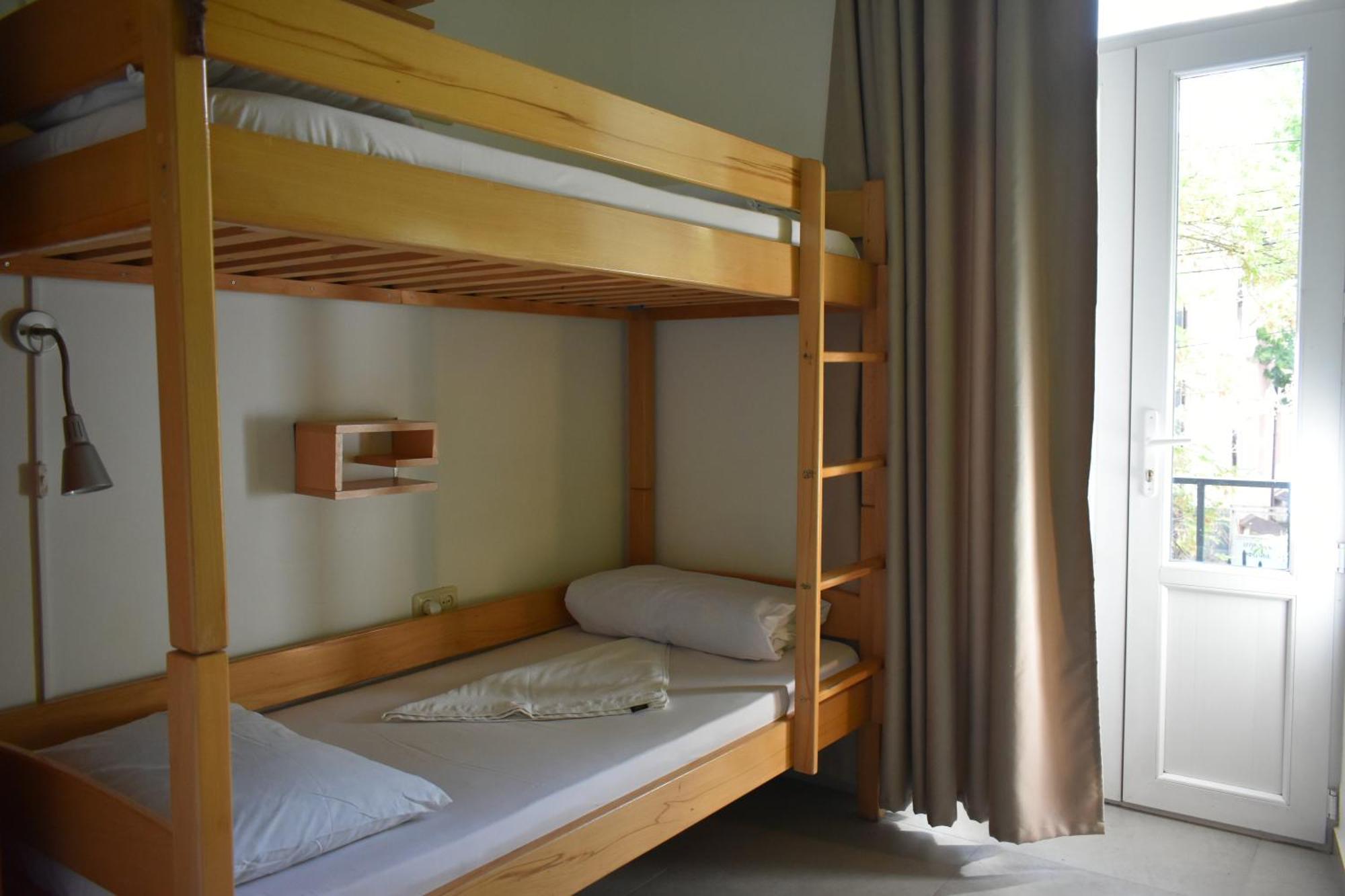 Envoy Hostel & Tours Erevan Esterno foto