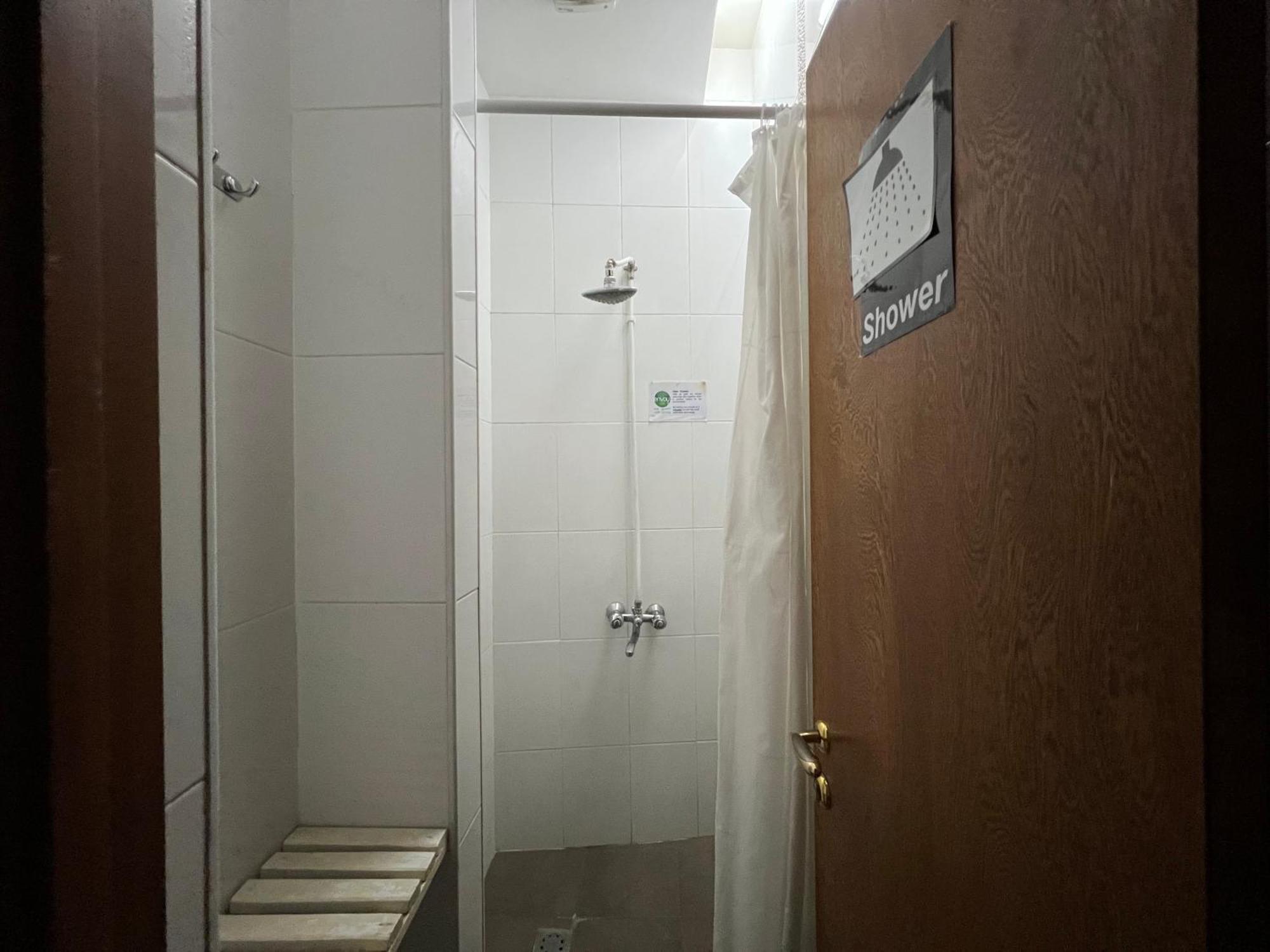 Envoy Hostel & Tours Erevan Esterno foto