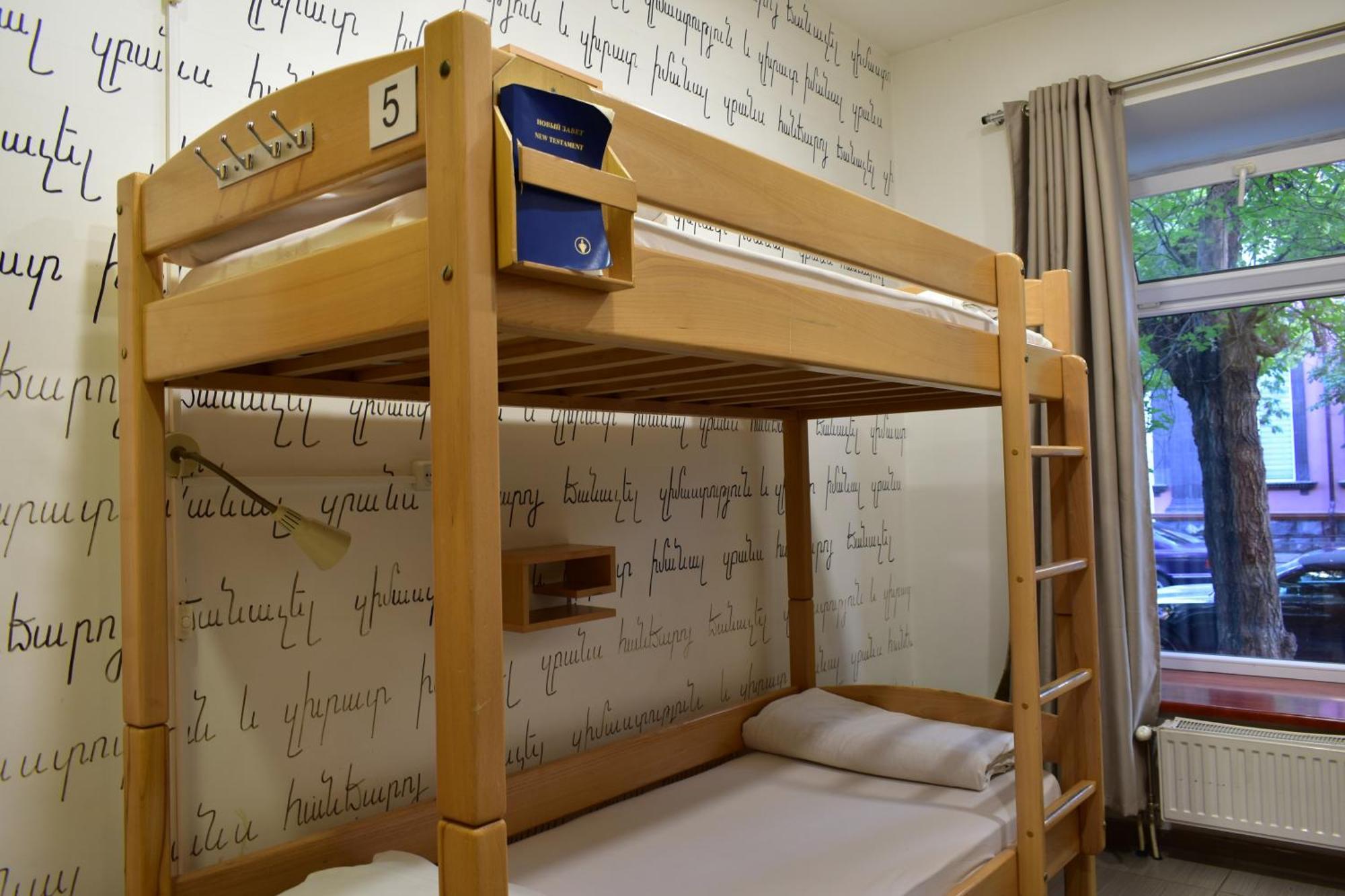 Envoy Hostel & Tours Erevan Esterno foto