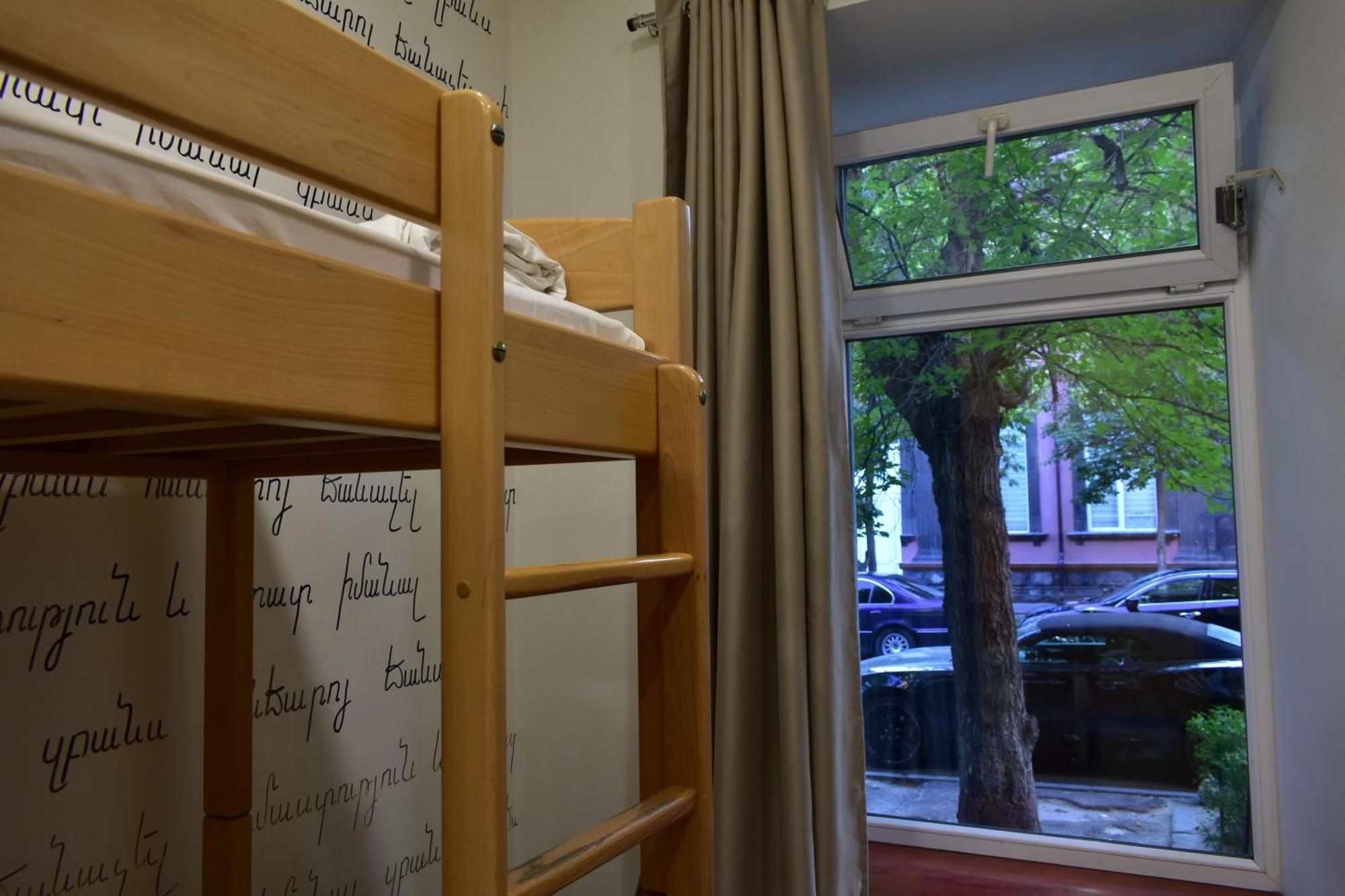 Envoy Hostel & Tours Erevan Esterno foto