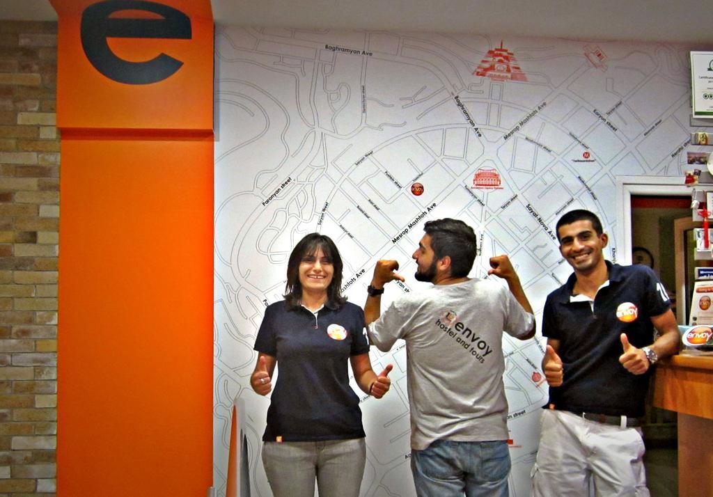 Envoy Hostel & Tours Erevan Esterno foto