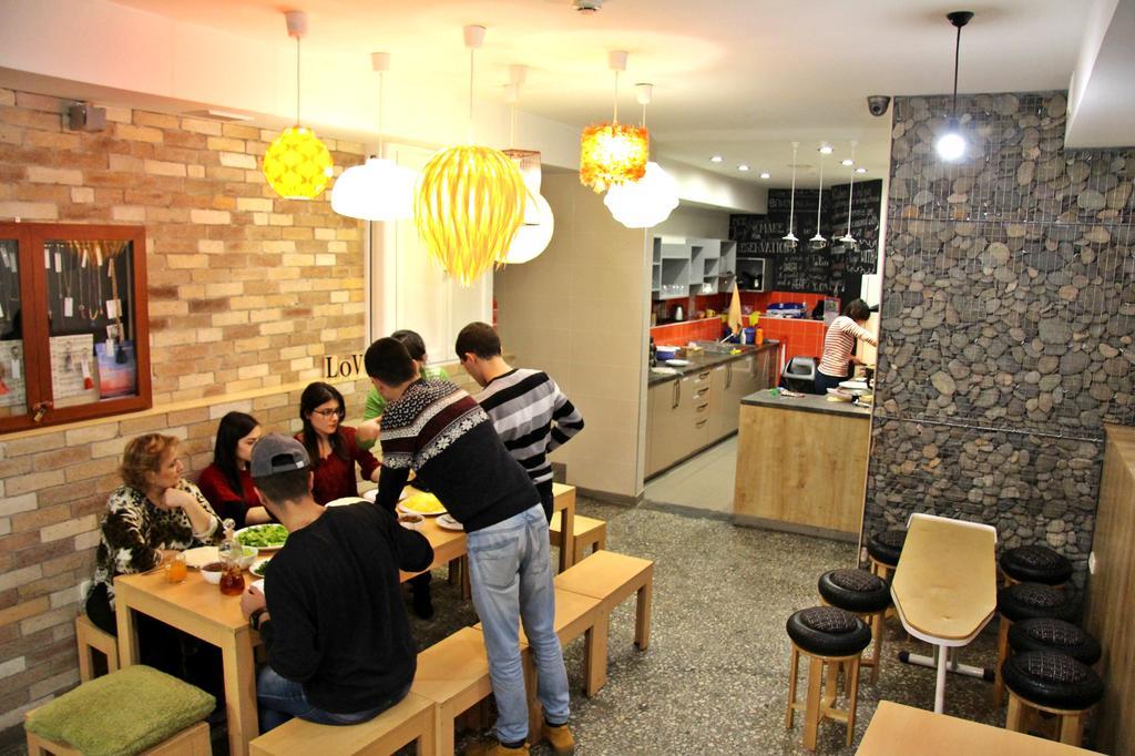 Envoy Hostel & Tours Erevan Esterno foto