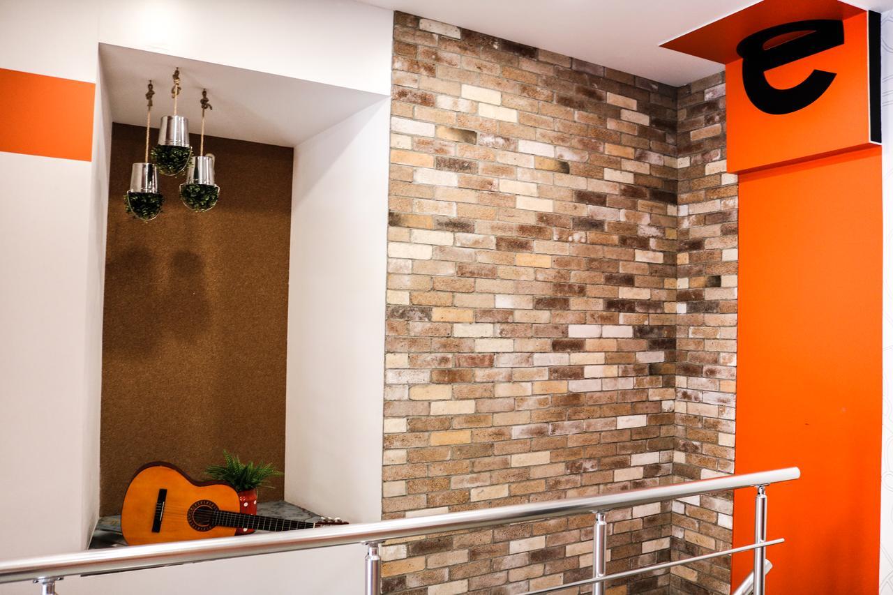 Envoy Hostel & Tours Erevan Esterno foto