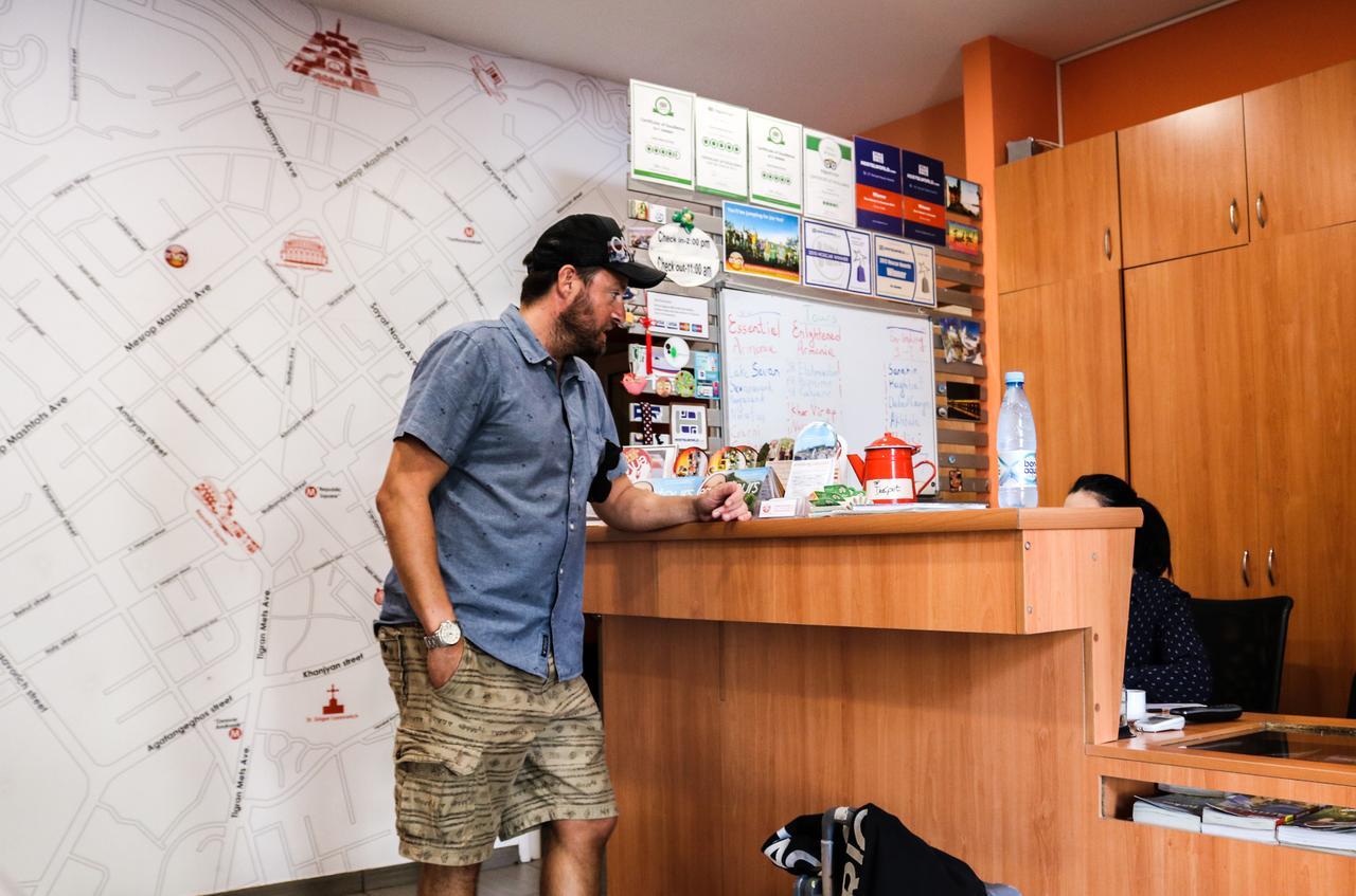 Envoy Hostel & Tours Erevan Esterno foto